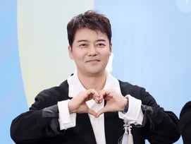 전현무 '2025 KBS 연예대상' 첫 대상 "믿기지 않아"..박보검 귀국 의리·故 전유성 트리뷰트[종합]