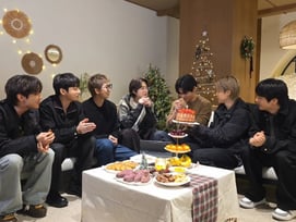 BTS 연말 맞이 위버스 라이브.. "2026년을 방탄소년단의 해로 만들자"의욕  [K-EYES]