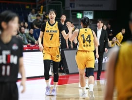 '박지수 18분-20득점 대활약' KB스타즈 단독 2위 등극! BNK 시즌 첫 연패→3위 추락 [부산 현장리뷰]