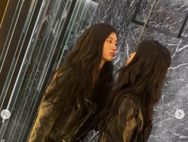 수지, 거울 속 예쁜 애 누구니?