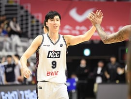 '7연승' KCC 더 강해질 일만 남았다니, 송교창·이호현 농구영신 맞춰 컴백 예고... 그런데 또 부상자 발생 [부산 현장]