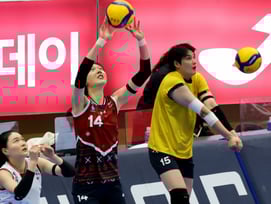 [포토]'우리는 현대건설 베테랑 원투펀치' 양효진과 김희진