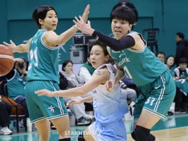 [포토] 신지현 '절묘한 패스'