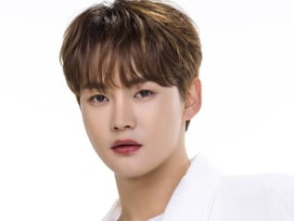 박서진, 연이은 기부 행진..연말 선한 영향력 입증