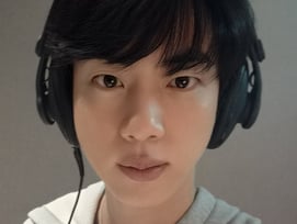 '평생 리즈' 방탄소년단 진, 청순미 폭발 셀카..전 세계 女心 '두근두근'