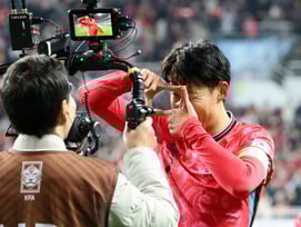 손흥민 막을 수나 있을까, 피파랭킹 129위 상대로 쩔쩔맨 남아공 수비 '현지도 비판'