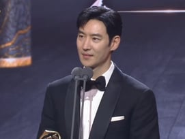 '모범택시3' 이제훈, 2년 연속 대상 수상.."외롭고 힘든 순간 많았다" 울컥[2025 SBS 연기대상]