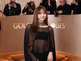 블랙핑크 리사, 골든글로브 데뷔..시스루 드레스 입고 레드카펫 등장 [스타이슈]