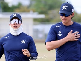 [포토]'구자욱과 이야기 나누는' 김혜성