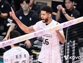 '대한항공 게 섯거라' 현대캐피탈, 우리카드에 셧아웃 승리 '승점 1차 추격'... 흥국생명 4연승 신바람 [V리그]