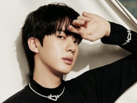 방탄소년단 진, 뉴욕 타임스퀘어 밝혔다! 덕애드 12월 인기투표 1위