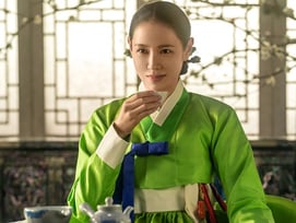 한복 입은 손예진 "데뷔작 이후 사극 처음..손발이 묶인 느낌" [넥스트 온 넷플릭스]