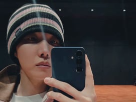 방탄소년단 컴백 두 달 앞두고..제이홉, 연습실 거울 셀카 공개