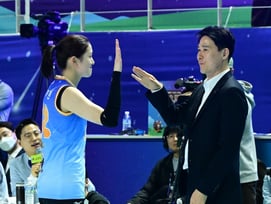 '이다현은 화사-강성형은 박정민 변신' 세리머니쇼로 춘천을 달궜다...  올스타 MVP는 김우진-양효진 [춘천 현장리뷰]