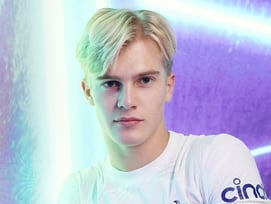 韓 들썩인 '얼굴 천재' 쓰러졌다→수술 공식발표... "저주받은 것 같다" 절망, 토트넘 역대급 '부상 병동'