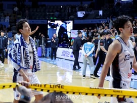 [포토] '아쉬운 발걸음' 허훈과 허웅