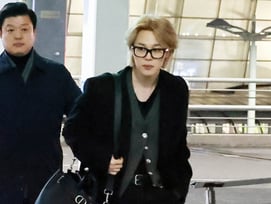 방탄소년단 지민, 아미 위한 '꾸꾸꾸' 공항룩..SNS 난리→품절 대란