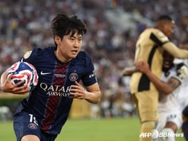 골키퍼 손도 뚫었다! 이강인, 교체 6분 만에 쐐기골 폭발 '3호골'... '선두 질주' PSG, 마르세유에 5-0 완승