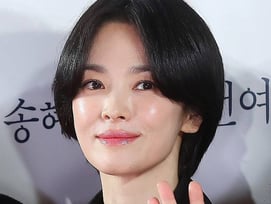 송혜교, 모자 푹 눌러쓰고 다비치 콘서트 찾았다.."바쁠 텐데 감동"