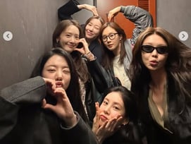 태연·효연만 없는 소녀시대 수영 생일 파티..6人 셀카 공개 [스타이슈]