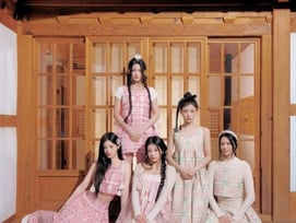 아일릿 "글릿과 함께하는 세 번째 설날, 행복만 가득하길"