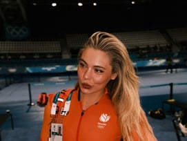 금메달→속옷 노출 '연간 196억 대박', 실착 유니폼 경매 가격이 무려... 유망주 기부 예정 [밀라노 올림픽]