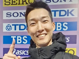 '스마일 점퍼' 우상혁, 시즌 첫 메달 수확... 3위였지만 3월 세계실내선수권 티켓 확보 성공