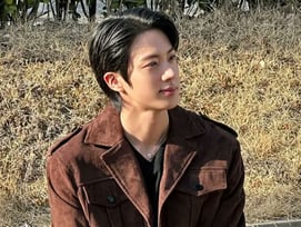 역시 '美의 남신'..구찌 가방 든 방탄소년단 진, 화제의 중심