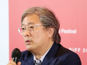 [포토]'기자 질문에 답하는 박찬욱 감독' BIFF2025 개막작 '어쩔수가 없다' 기자회견