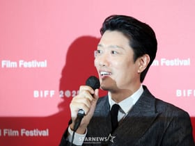 [한번에쓱]'기자 질문에 답하는 박휘순' BIFF2025 개막작 '어쩔수가 없다' 기자회견