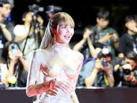 [포토]'팬들과 눈맞춤^' 블랙핑크 리사