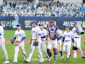[포토] '준플3차전 승리 자축하는' 삼성선수들