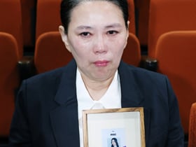 故오요안나 명예사원증 받은 母 장연미씨[★포토]
