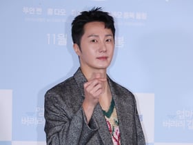 정일우 '베트남 사로 잡은 손하트'[★포토]