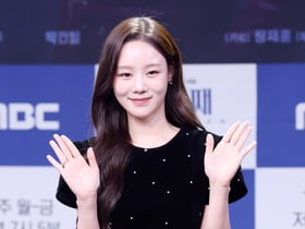 김민설, 사랑스러운 손인사[★포토]