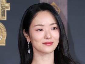 전여빈 '우아한 손하트'[★포토]