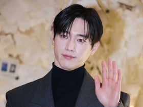 서강준 '완벽한 손인사'[★포토]