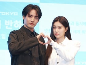 아카소 에이지-강혜원 '韓日커플의 손하트'[★포토]