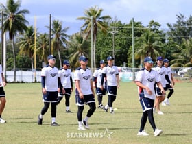 [포토]'일단 몸부터 풀고'