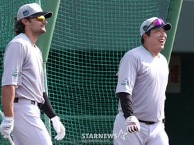 [B하인드★] 마법사 군단 휘젓는 김현수 매직, 난공불락 수원성은 가을에 멋지다