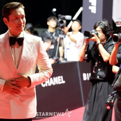 [한번에쓱]'우리는 원팀!' 부산국제영화제 2025 레드카펫 피날레 장식하는 '어쩔수가없다' 박찬욱 감독과 배우들
