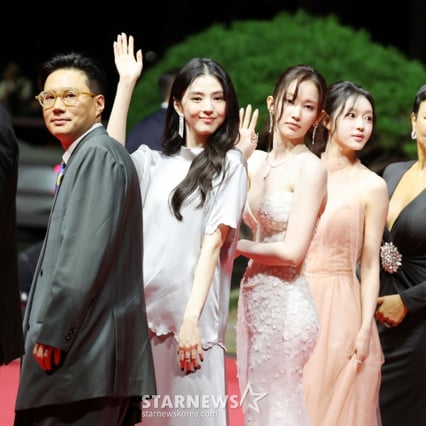 [한번에쓱]전종서 알뜰하게 챙기는 한소희와 프로젝트Y팀 'BIFF 2025 레드카펫'