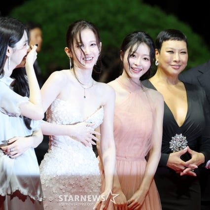 [한번에쓱]전종서 알뜰하게 챙기는 한소희와 프로젝트Y팀 'BIFF 2025 레드카펫'