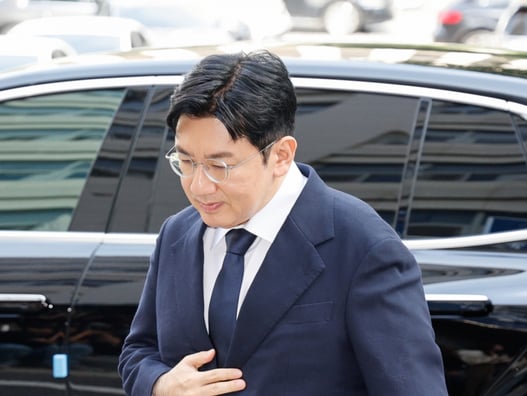 방시혁, '1900억 부당이득 의혹' 경찰 조사