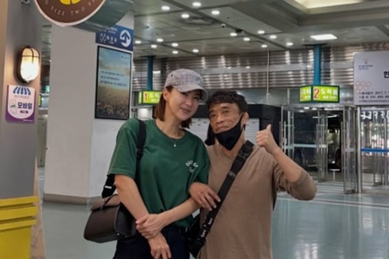 キム・ユンジョン、'肝臓がん告白' シム・クォンホの健康な近況を公開「みんなで頑張ろう」