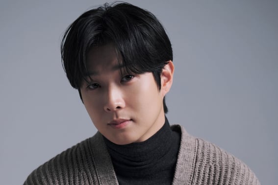 "You have to get married no matter what.""Choi Woo-sik, meaning of family [★FULL Interview]