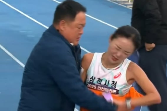 女 Спор о физическом контакте игрока. Решение бывшего тренера Ким Ван Ги было отменено, отмена квалификации на повторное рассмотрение→оговорка