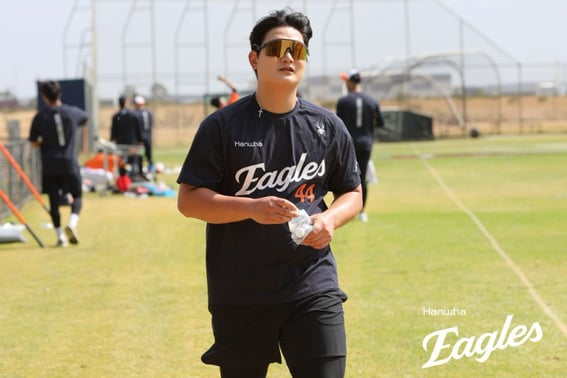 キム・ソヒョン、衝撃の告白「ファンが私のユニフォームを燃やしたのを母が見て…」"