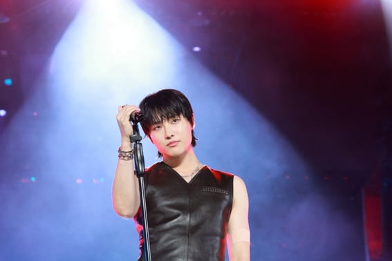 Прошло 7 месяцев с тех пор, как я ушел в отставку.Вудс, я постригся и спел "Драунинг" ("Бульху")