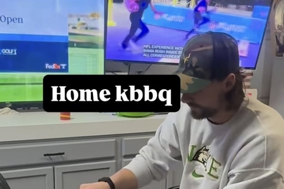 ワイスはまだ韓国が恋しい→韓 焼き網で肉を焼くシーンをキャッチ「家でKバーベキュー」